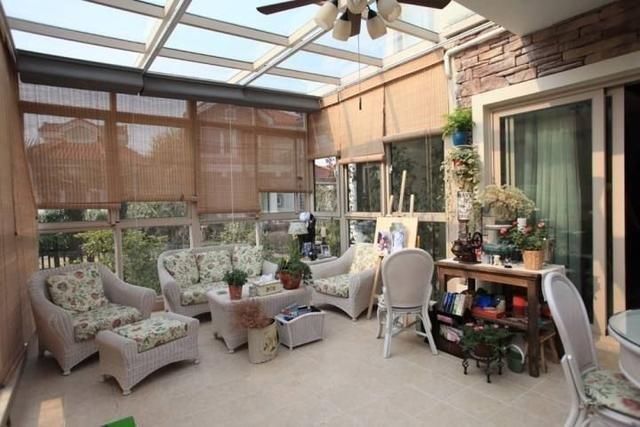 露天院子封閉成陽光房，農(nóng)村又一景色，這么裝修的不在少數(shù)